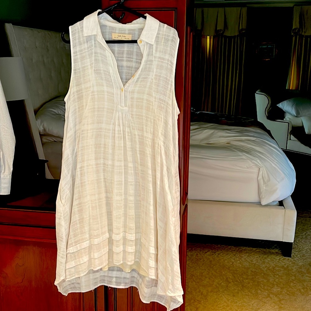 Beautiful white sundress with a liner